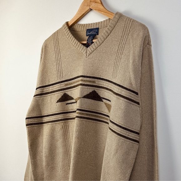 Vintage V-neck Sweater - geometric design - Oversized L - acrylic wool mix - Picture 2 of 8